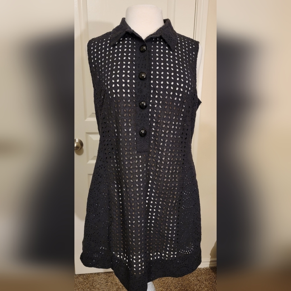 V Cristina sheer sleeveless long top with button front